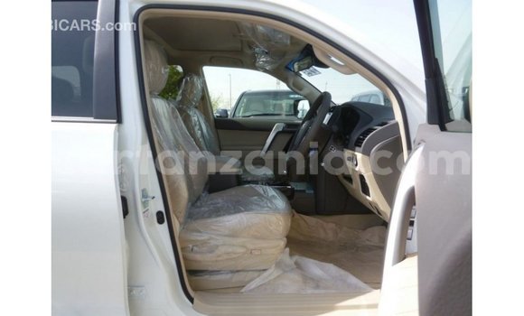 Nunua Imported Toyota Prado Nyeupe Gari ndani ya Import - Dubai nchini Arusha Nunua Imported Toyota Prado Nyeupe Gari ndani ya Import - Dubai nchini Arusha