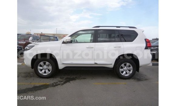 Nunua Imported Toyota Prado Nyeupe Gari ndani ya Import - Dubai nchini Arusha Nunua Imported Toyota Prado Nyeupe Gari ndani ya Import - Dubai nchini Arusha