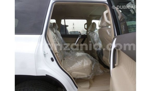 Nunua Imported Toyota Prado Nyeupe Gari ndani ya Import - Dubai nchini Arusha Nunua Imported Toyota Prado Nyeupe Gari ndani ya Import - Dubai nchini Arusha