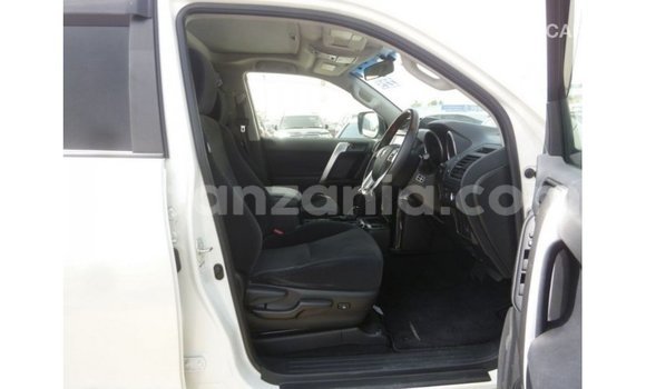 Nunua Imported Toyota Prado Nyeupe Gari ndani ya Import - Dubai nchini Arusha Nunua Imported Toyota Prado Nyeupe Gari ndani ya Import - Dubai nchini Arusha