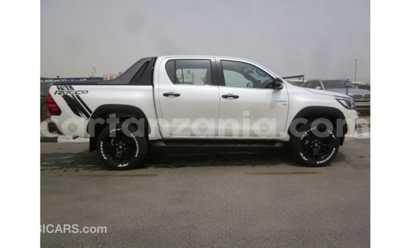 Buy Import Toyota Hilux White Car in Import - Dubai in Arusha Buy Import Toyota Hilux White Car in Import - Dubai in Arusha