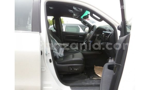 Buy Import Toyota Hilux White Car in Import - Dubai in Arusha Buy Import Toyota Hilux White Car in Import - Dubai in Arusha