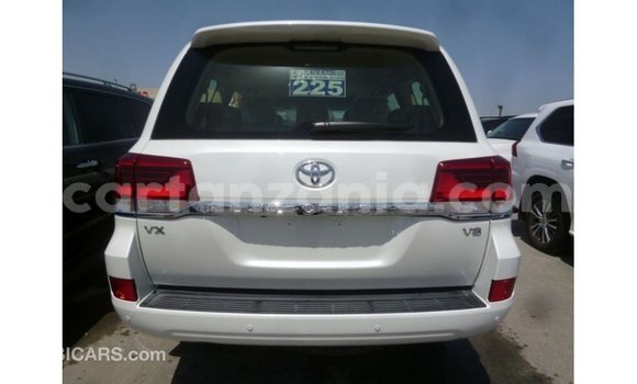 Buy Import Toyota Land Cruiser White Car in Import - Dubai in Arusha Buy Import Toyota Land Cruiser White Car in Import - Dubai in Arusha