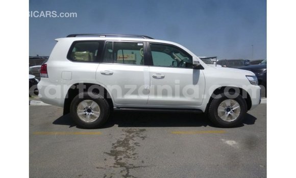 Buy Import Toyota Land Cruiser White Car in Import - Dubai in Arusha Buy Import Toyota Land Cruiser White Car in Import - Dubai in Arusha