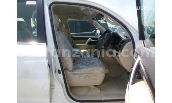 Buy Import Toyota Land Cruiser White Car in Import - Dubai in Arusha Buy Import Toyota Land Cruiser White Car in Import - Dubai in Arusha