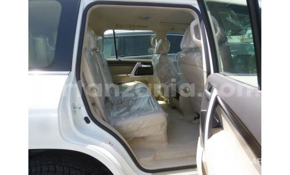 Buy Import Toyota Land Cruiser White Car in Import - Dubai in Arusha Buy Import Toyota Land Cruiser White Car in Import - Dubai in Arusha