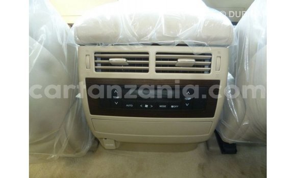 Buy Import Toyota Land Cruiser White Car in Import - Dubai in Arusha Buy Import Toyota Land Cruiser White Car in Import - Dubai in Arusha