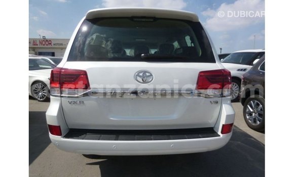 Nunua Imported Toyota Land Cruiser Nyeupe Gari ndani ya Import - Dubai nchini Arusha Nunua Imported Toyota Land Cruiser Nyeupe Gari ndani ya Import - Dubai nchini Arusha