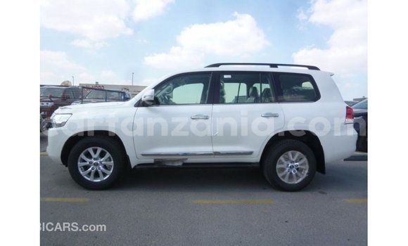 Nunua Imported Toyota Land Cruiser Nyeupe Gari ndani ya Import - Dubai nchini Arusha Nunua Imported Toyota Land Cruiser Nyeupe Gari ndani ya Import - Dubai nchini Arusha