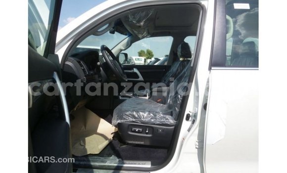 Nunua Imported Toyota Land Cruiser Nyeupe Gari ndani ya Import - Dubai nchini Arusha Nunua Imported Toyota Land Cruiser Nyeupe Gari ndani ya Import - Dubai nchini Arusha