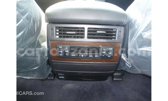 Nunua Imported Toyota Land Cruiser Nyeupe Gari ndani ya Import - Dubai nchini Arusha Nunua Imported Toyota Land Cruiser Nyeupe Gari ndani ya Import - Dubai nchini Arusha