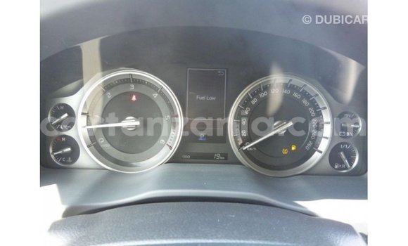 Nunua Imported Toyota Land Cruiser Nyeupe Gari ndani ya Import - Dubai nchini Arusha Nunua Imported Toyota Land Cruiser Nyeupe Gari ndani ya Import - Dubai nchini Arusha