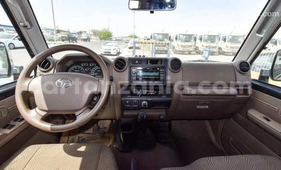 Nunua Imported Toyota Land Cruiser Nyingine Gari ndani ya Import - Dubai nchini Arusha Nunua Imported Toyota Land Cruiser Nyingine Gari ndani ya Import - Dubai nchini Arusha