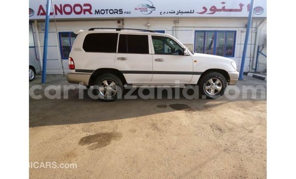 Nunua Imported Toyota Land Cruiser Nyeupe Gari ndani ya Import - Dubai nchini Arusha Nunua Imported Toyota Land Cruiser Nyeupe Gari ndani ya Import - Dubai nchini Arusha