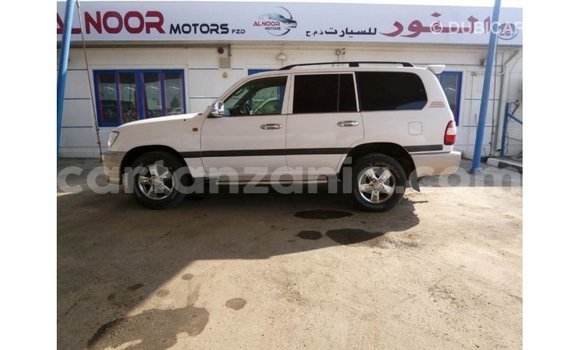 Nunua Imported Toyota Land Cruiser Nyeupe Gari ndani ya Import - Dubai nchini Arusha Nunua Imported Toyota Land Cruiser Nyeupe Gari ndani ya Import - Dubai nchini Arusha