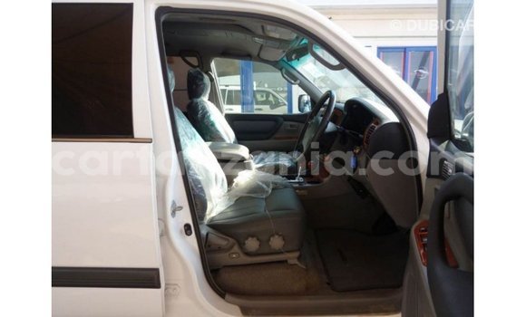Nunua Imported Toyota Land Cruiser Nyeupe Gari ndani ya Import - Dubai nchini Arusha Nunua Imported Toyota Land Cruiser Nyeupe Gari ndani ya Import - Dubai nchini Arusha