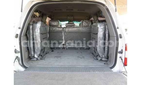 Nunua Imported Toyota Land Cruiser Nyeupe Gari ndani ya Import - Dubai nchini Arusha Nunua Imported Toyota Land Cruiser Nyeupe Gari ndani ya Import - Dubai nchini Arusha