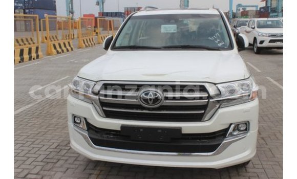 Nunua Imported Toyota Land Cruiser Nyeupe Gari ndani ya Import - Dubai nchini Arusha Nunua Imported Toyota Land Cruiser Nyeupe Gari ndani ya Import - Dubai nchini Arusha