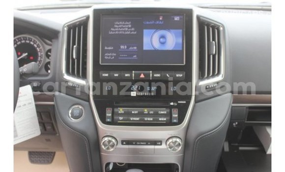 Nunua Imported Toyota Land Cruiser Nyeupe Gari ndani ya Import - Dubai nchini Arusha Nunua Imported Toyota Land Cruiser Nyeupe Gari ndani ya Import - Dubai nchini Arusha