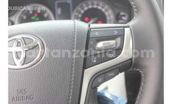 Nunua Imported Toyota Land Cruiser Nyeupe Gari ndani ya Import - Dubai nchini Arusha Nunua Imported Toyota Land Cruiser Nyeupe Gari ndani ya Import - Dubai nchini Arusha