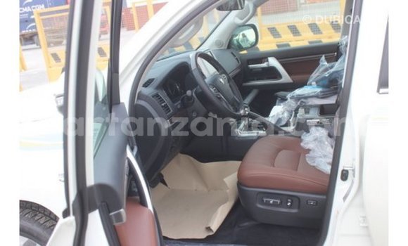 Nunua Imported Toyota Land Cruiser Nyeupe Gari ndani ya Import - Dubai nchini Arusha Nunua Imported Toyota Land Cruiser Nyeupe Gari ndani ya Import - Dubai nchini Arusha