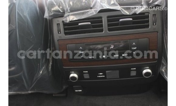 Nunua Imported Toyota Land Cruiser Nyeupe Gari ndani ya Import - Dubai nchini Arusha Nunua Imported Toyota Land Cruiser Nyeupe Gari ndani ya Import - Dubai nchini Arusha
