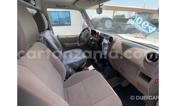 Buy Import Toyota Land Cruiser Beige Car in Import - Dubai in Arusha Buy Import Toyota Land Cruiser Beige Car in Import - Dubai in Arusha