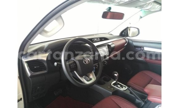 Nunua Imported Toyota Hilux Nyeupe Gari ndani ya Import - Dubai nchini Arusha Nunua Imported Toyota Hilux Nyeupe Gari ndani ya Import - Dubai nchini Arusha