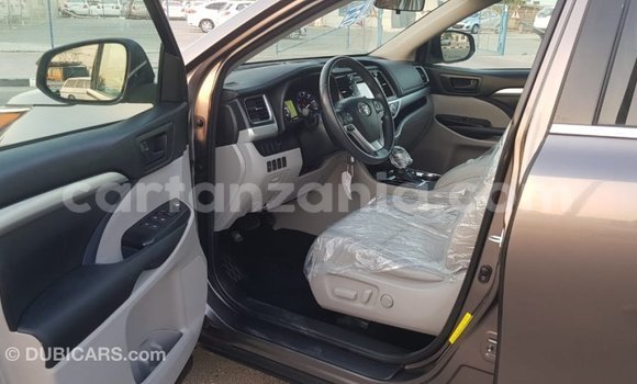 Buy Import Toyota Highlander Other Car in Import - Dubai in Arusha Buy Import Toyota Highlander Other Car in Import - Dubai in Arusha