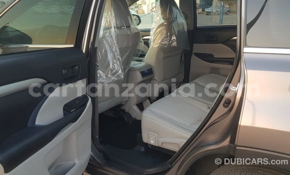 Buy Import Toyota Highlander Other Car in Import - Dubai in Arusha Buy Import Toyota Highlander Other Car in Import - Dubai in Arusha
