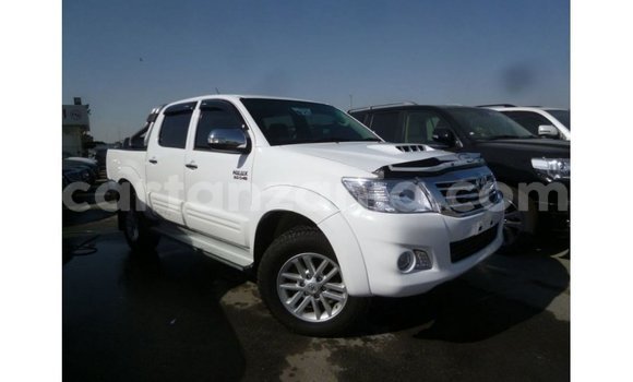 Nunua Imported Toyota Hilux Nyeupe Gari ndani ya Import - Dubai nchini Arusha Nunua Imported Toyota Hilux Nyeupe Gari ndani ya Import - Dubai nchini Arusha