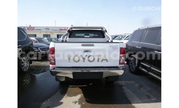 Nunua Imported Toyota Hilux Nyeupe Gari ndani ya Import - Dubai nchini Arusha Nunua Imported Toyota Hilux Nyeupe Gari ndani ya Import - Dubai nchini Arusha