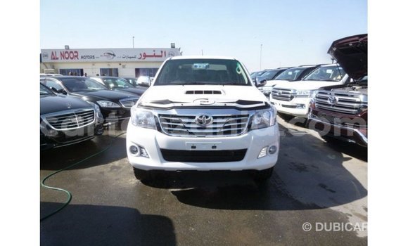 Nunua Imported Toyota Hilux Nyeupe Gari ndani ya Import - Dubai nchini Arusha Nunua Imported Toyota Hilux Nyeupe Gari ndani ya Import - Dubai nchini Arusha