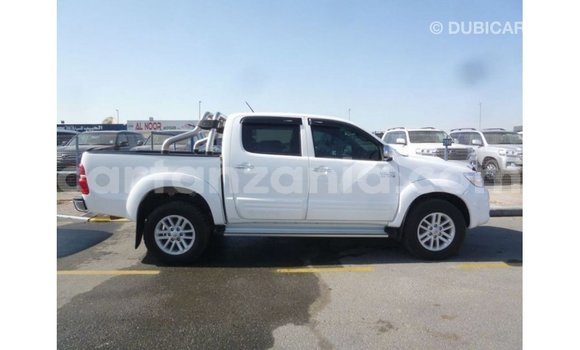 Nunua Imported Toyota Hilux Nyeupe Gari ndani ya Import - Dubai nchini Arusha Nunua Imported Toyota Hilux Nyeupe Gari ndani ya Import - Dubai nchini Arusha