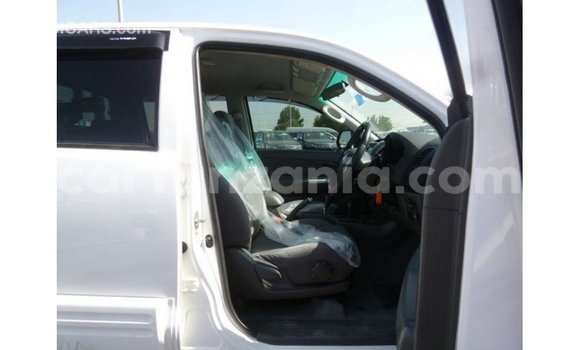 Nunua Imported Toyota Hilux Nyeupe Gari ndani ya Import - Dubai nchini Arusha Nunua Imported Toyota Hilux Nyeupe Gari ndani ya Import - Dubai nchini Arusha