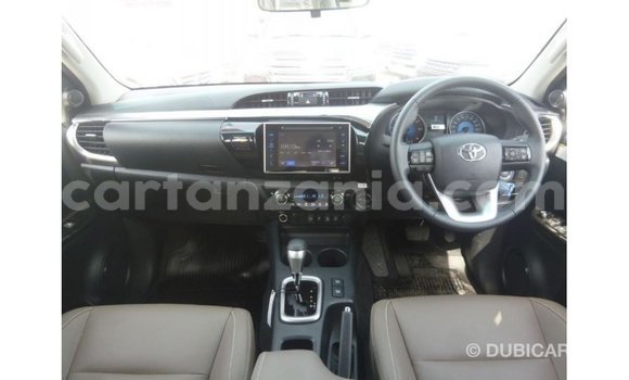 Nunua Imported Toyota Hilux Nyeusi Gari ndani ya Import - Dubai nchini Arusha Nunua Imported Toyota Hilux Nyeusi Gari ndani ya Import - Dubai nchini Arusha