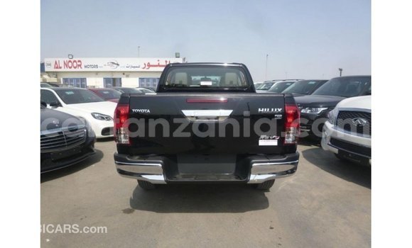 Nunua Imported Toyota Hilux Nyeusi Gari ndani ya Import - Dubai nchini Arusha Nunua Imported Toyota Hilux Nyeusi Gari ndani ya Import - Dubai nchini Arusha