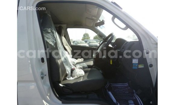 Nunua Imported Toyota Hiace Nyeupe Gari ndani ya Import - Dubai nchini Arusha Nunua Imported Toyota Hiace Nyeupe Gari ndani ya Import - Dubai nchini Arusha