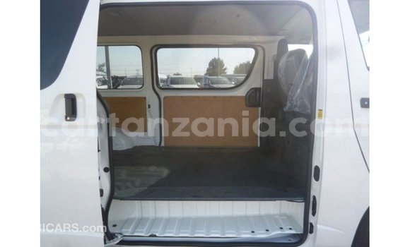 Nunua Imported Toyota Hiace Nyeupe Gari ndani ya Import - Dubai nchini Arusha Nunua Imported Toyota Hiace Nyeupe Gari ndani ya Import - Dubai nchini Arusha