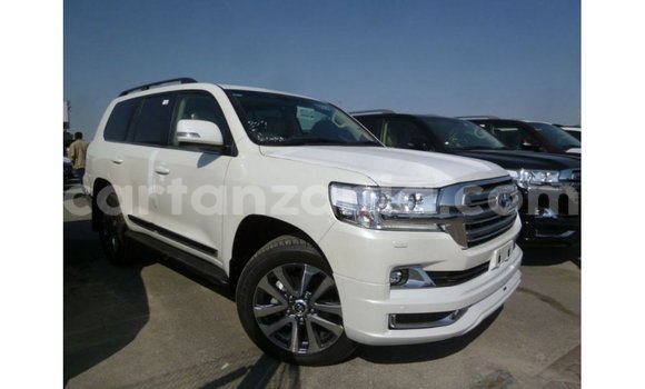Nunua Imported Toyota Land Cruiser Nyeupe Gari ndani ya Import - Dubai nchini Arusha Nunua Imported Toyota Land Cruiser Nyeupe Gari ndani ya Import - Dubai nchini Arusha