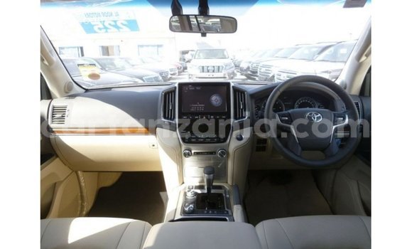 Nunua Imported Toyota Land Cruiser Nyeupe Gari ndani ya Import - Dubai nchini Arusha Nunua Imported Toyota Land Cruiser Nyeupe Gari ndani ya Import - Dubai nchini Arusha