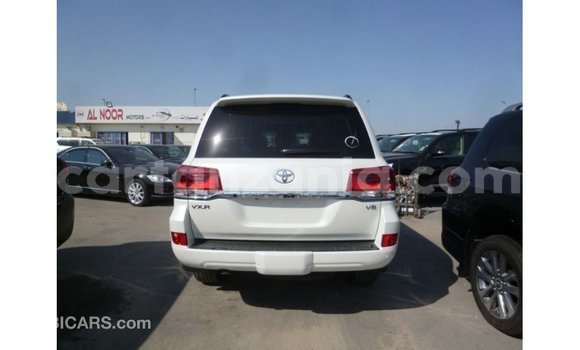 Nunua Imported Toyota Land Cruiser Nyeupe Gari ndani ya Import - Dubai nchini Arusha Nunua Imported Toyota Land Cruiser Nyeupe Gari ndani ya Import - Dubai nchini Arusha