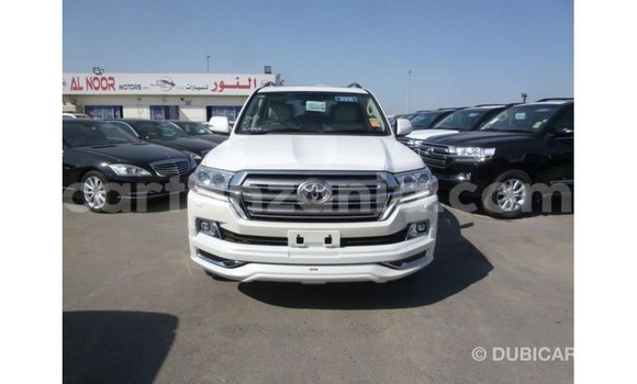 Nunua Imported Toyota Land Cruiser Nyeupe Gari ndani ya Import - Dubai nchini Arusha Nunua Imported Toyota Land Cruiser Nyeupe Gari ndani ya Import - Dubai nchini Arusha