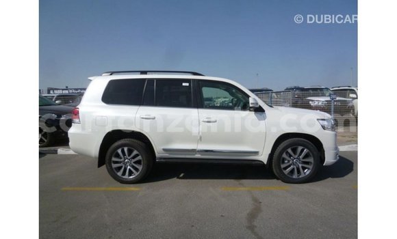 Nunua Imported Toyota Land Cruiser Nyeupe Gari ndani ya Import - Dubai nchini Arusha Nunua Imported Toyota Land Cruiser Nyeupe Gari ndani ya Import - Dubai nchini Arusha