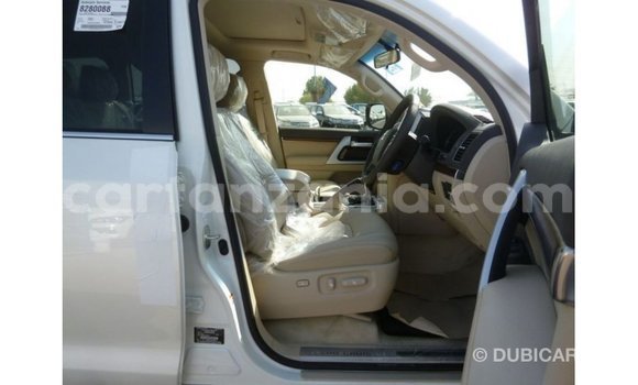 Nunua Imported Toyota Land Cruiser Nyeupe Gari ndani ya Import - Dubai nchini Arusha Nunua Imported Toyota Land Cruiser Nyeupe Gari ndani ya Import - Dubai nchini Arusha