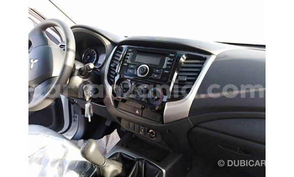 Nunua Imported Mitsubishi L200 Nyeupe Gari ndani ya Import - Dubai nchini Arusha Nunua Imported Mitsubishi L200 Nyeupe Gari ndani ya Import - Dubai nchini Arusha
