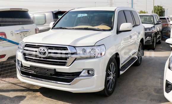 Buy Import Toyota Land Cruiser White Car in Import - Dubai in Arusha Buy Import Toyota Land Cruiser White Car in Import - Dubai in Arusha
