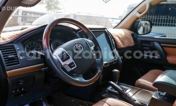Buy Import Toyota Land Cruiser White Car in Import - Dubai in Arusha Buy Import Toyota Land Cruiser White Car in Import - Dubai in Arusha