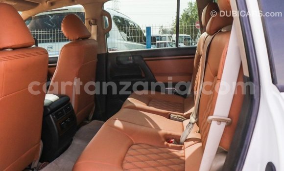 Buy Import Toyota Land Cruiser White Car in Import - Dubai in Arusha Buy Import Toyota Land Cruiser White Car in Import - Dubai in Arusha