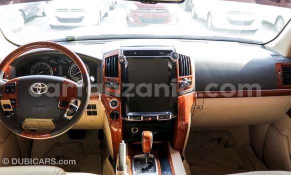 Buy Import Toyota Land Cruiser White Car in Import - Dubai in Arusha Buy Import Toyota Land Cruiser White Car in Import - Dubai in Arusha